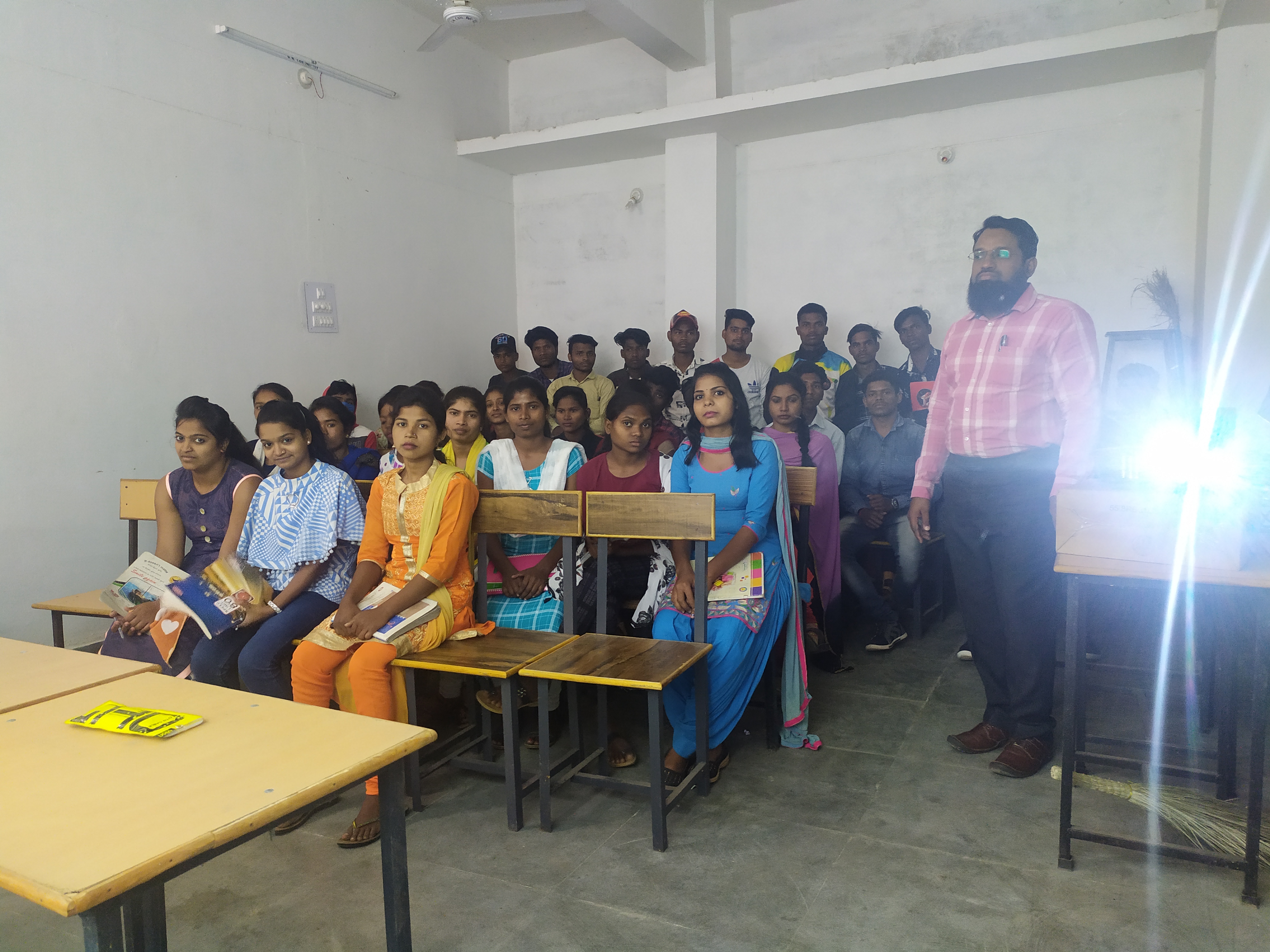 Commerce Class in Smart Room