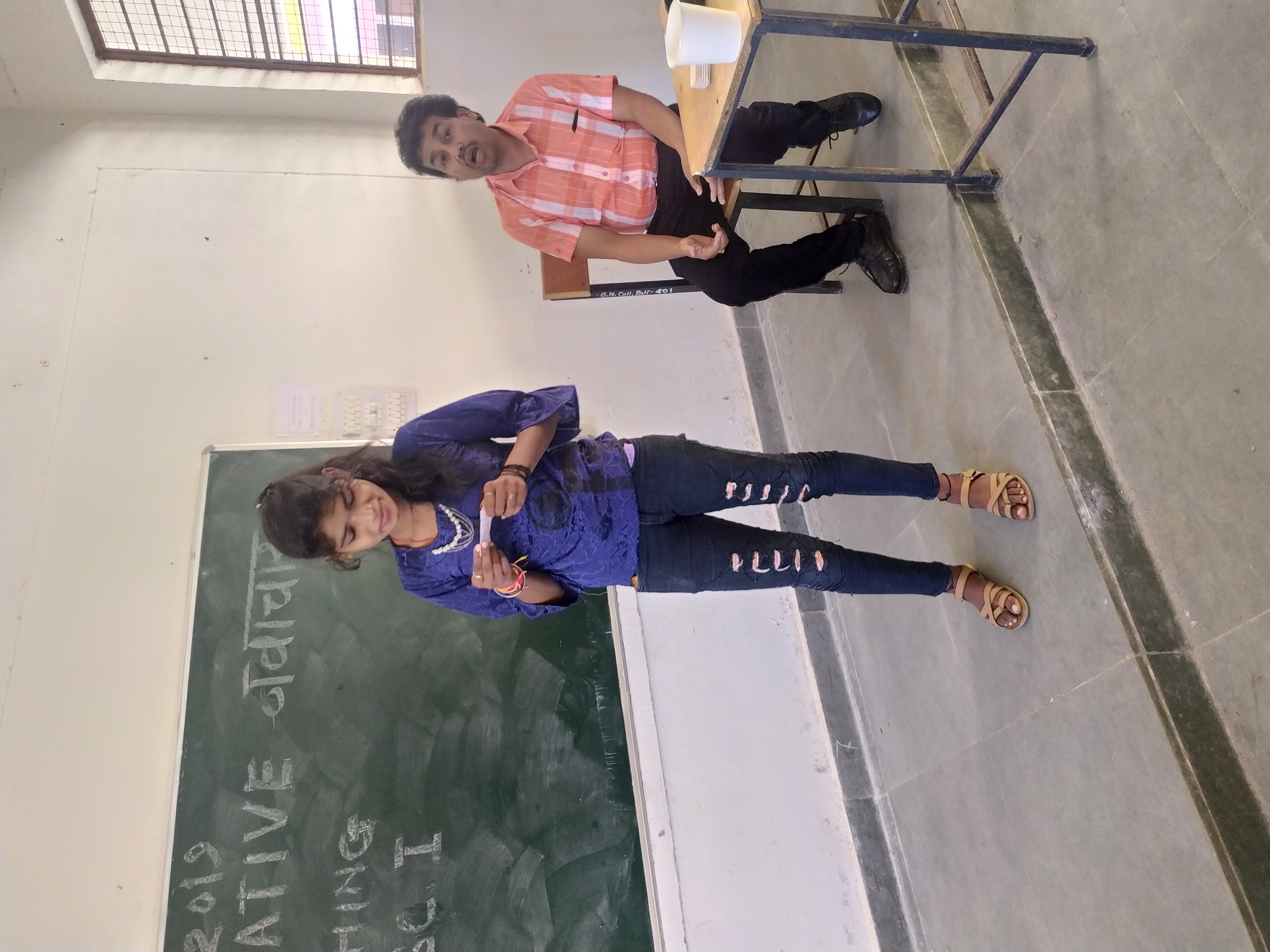 Innovative Teaching by Professsor of Hindi.